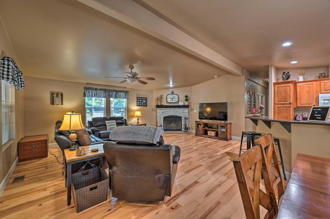 Munds Park Cabin Retreat With Deck And Fire Pit! Luaran gambar